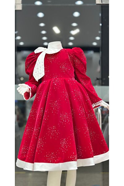 Banuta Velvet evening dress with long sleeves and a belt tie at the back.