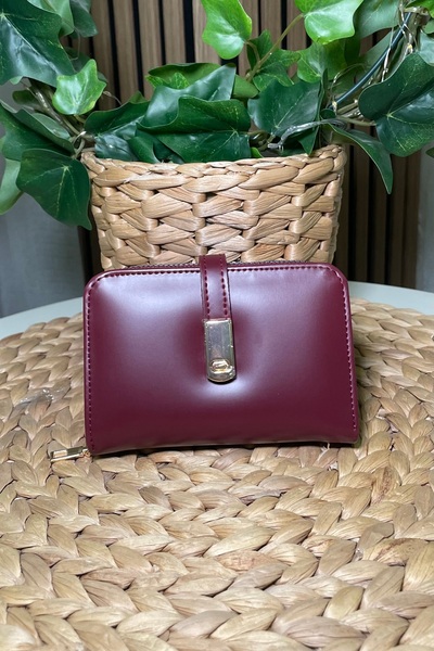 themoiss محفظة نسائية باللون العنابي - تفاصيل حامل البطاقات، إكسسوارات ذهبية ...