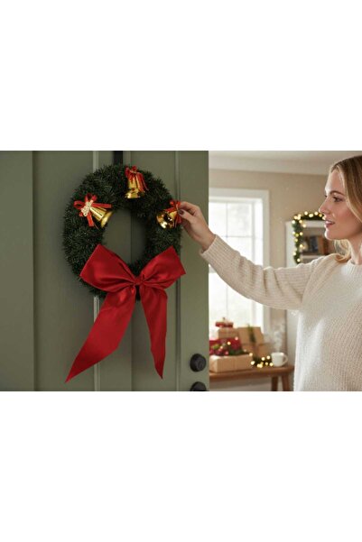 Renkli Düşler Atölyesi Yılbaşı Kapı Süsü – Kırmızı Kurdeleli ve Altın Çan Süslemeli Noel Dekoratif Kapı Aksesuarı Hediyelik