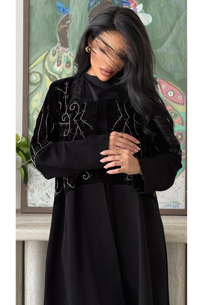 outline Black quarter-circle abaya with velvet fabric overlay