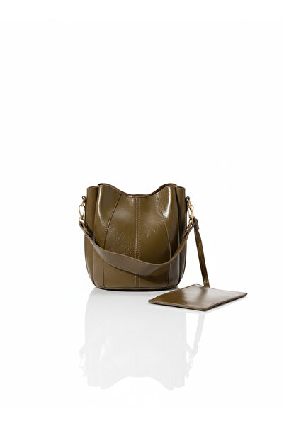 Zuna Studio حقيبة يد وكتف موديل محفظة مزينة بخياطة خضراء من زيت الزيتون