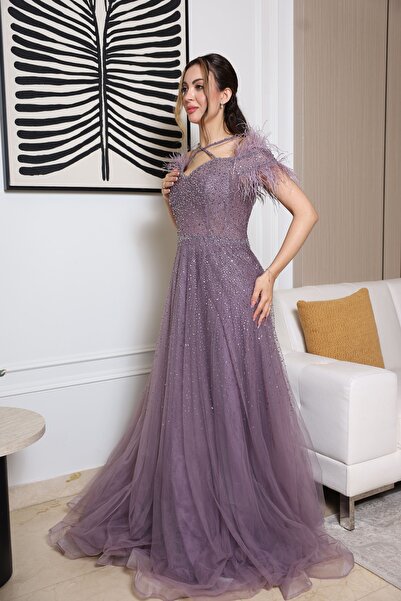 molan fashion A rich lilac-colored evening dress, with a bold and luxurious feminine design.