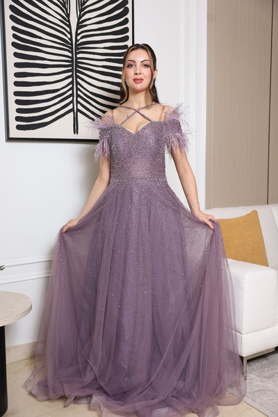 molan fashion A rich lilac-colored evening dress, with a bold and luxurious feminine design.