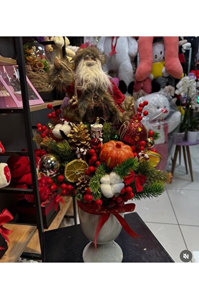 ciceksanat Noel Baba Süslemeli Yeni Yıl Aranjmanı – Kırmızı & Çam Dallı