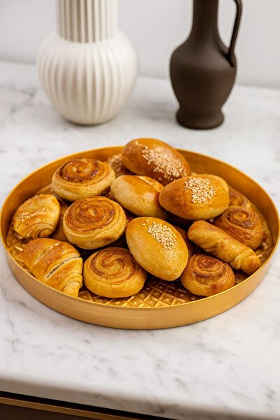 Byblos Set of 4 gold glass serving plates, 35 cm – versatile for elegant tables ✨🍰🍬