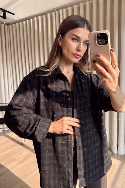 Sue Store Μαύρο καφέ καρό πουκάμισο oversized Ξυλοκόπος με λεπτομέρεια από πέτρα