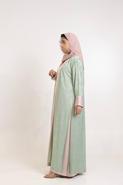 Leatherthreads عباية نعناع فاتح مع تفاصيل وردية ناعمة (فاخرة)