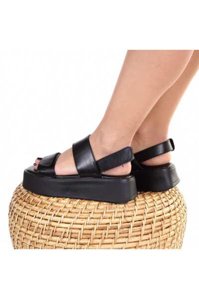 Reta Lightweight black sandals