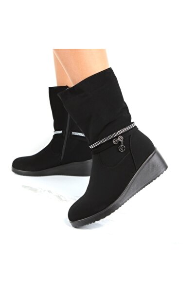 Nolis Black Fur-Lined Boots