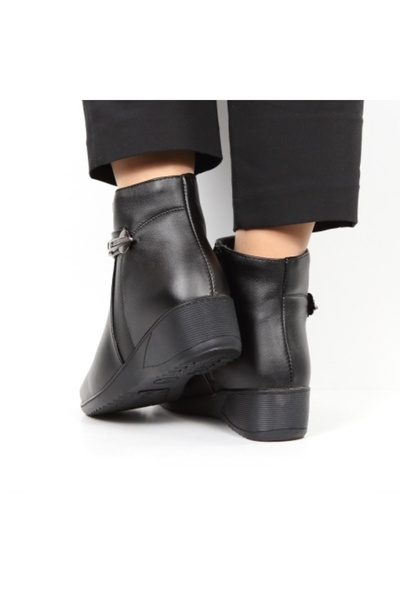 Jadea Fur-lined Boots