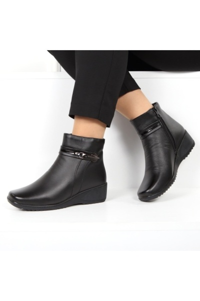 Jadea Fur-lined Boots