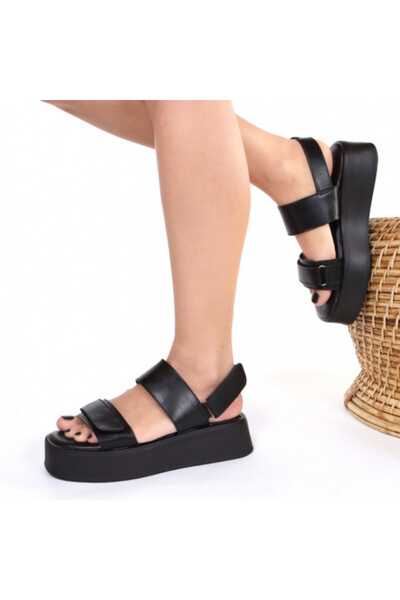 Reta Lightweight black sandals