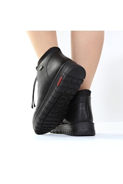 Andara Lightweight black fur-lined boots