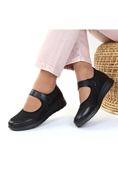 linada lightweight black shoes