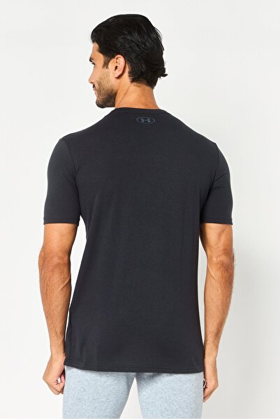 Under Armour Men Loose Fit Short Sleeve Outdoor T-Shirt, Black