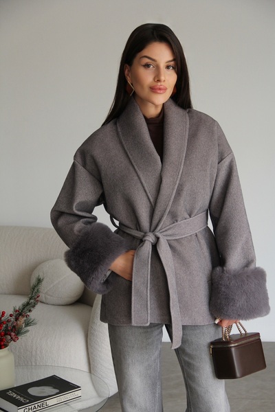 Julidress Γκρι παλτό Premium Cashmere με αποσπώμενα μανίκια και λεπτομέρεια από γούνα