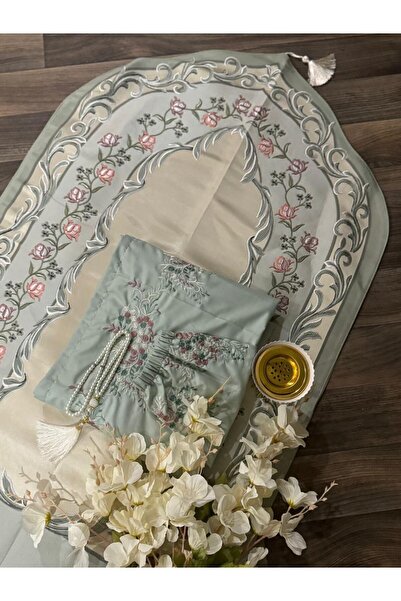 Generic Women's prayer rug set with mihrab