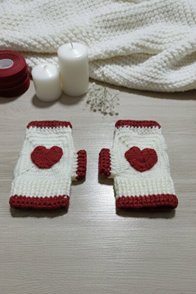 ZEYZON Kırmızı Kalp Detaylı Parmaksız Yarım Eldiven – El Örgüsü Beyaz & Kırmı...