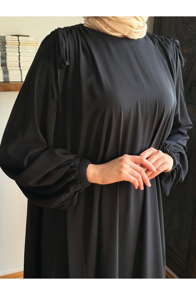 Navra FASHION MANUFACTURER فستان بتفاصيل نفق على الكتف من حرير المدينة 5063 N...