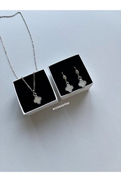 aksesuaris طقم قلادة وأقراط باللون الفضي البرسيم