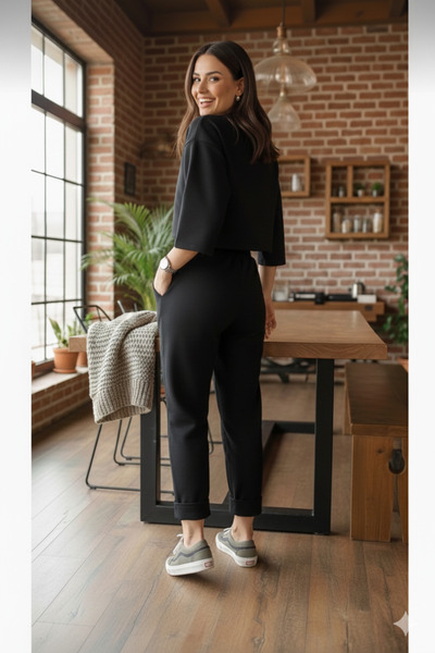 Curly Black Knitted Creepe Carrot Pants