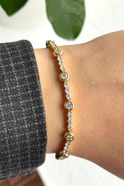 Leo'Stone سوار نسائي فاخر من الفولاذ بتصميم مرصع بالأحجار على شكل مسار مائي