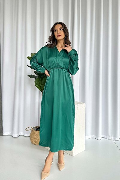 Mine Tan Butik Довга сукня з атласу з деталями на талії - зелена