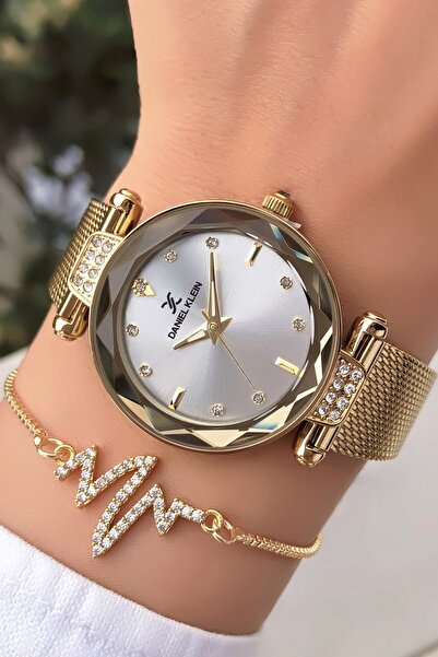 Daniel Klein ساعة يد نسائية أصلية بهيكل بيضاوي وسوار ذهبي اللون مع هدية