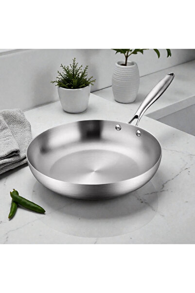 AR Heavy-duty, uncoated stainless steel frying pan, 30 cm