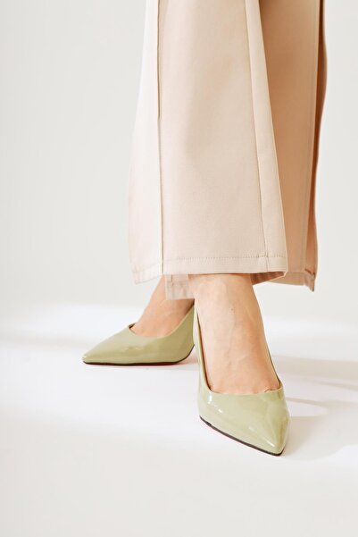 Limoya Minal Yeşil Rugan Sivri Burunlu Topuklu Kadın Ayakkabı