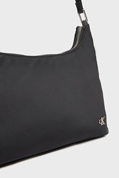 Calvin Klein Kadın Fermuar Kapamalı CK Logolu Kısa Askılı Siyah Omuz Çantası LV04K3219G-UB1
