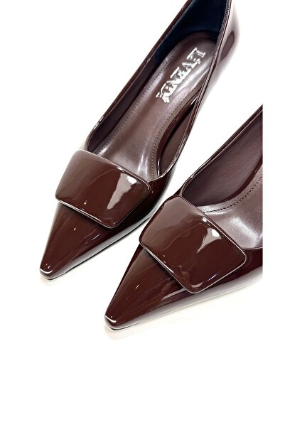 LİVENDİ SHOES Kadın Kahverengi Rugan Sivri Burun Kare Tokalı İnce Topuklu Kla...