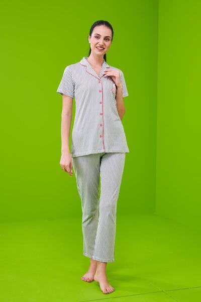 PJS 23151 Жіночий піжамний комплект у смужку з ґудзиками