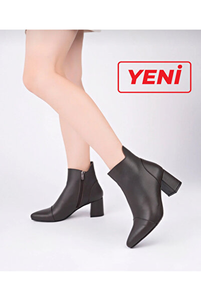 Yılmaz Exclusive حذاء نسائي من الجلد الطبيعي باللون الأسود بكعب سميك ومقدمة م...