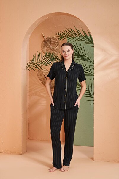 PJS Женски комплект пижама с дълги ръкави, копчета по цялата дължина и детайлни ивици в златист цвят