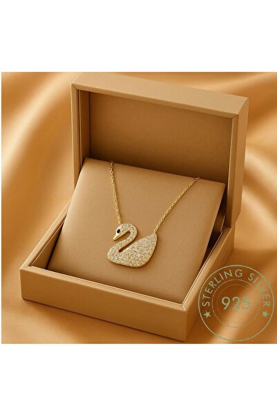 GÜMÜŞ GNG SİLVER Kuğulu Gold Kolye – 08 Ayar Altın Kaplama Gümüş, Taşlı Detay...