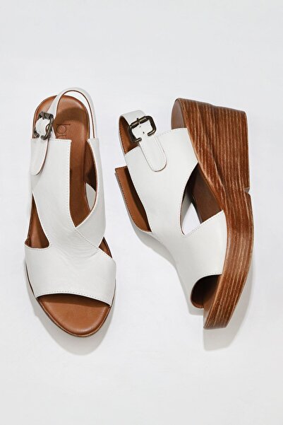 Bueno Shoes Γυναικεία δερμάτινα πέδιλα με σφήνα τακούνια σε λευκό χρώμα - 01w...