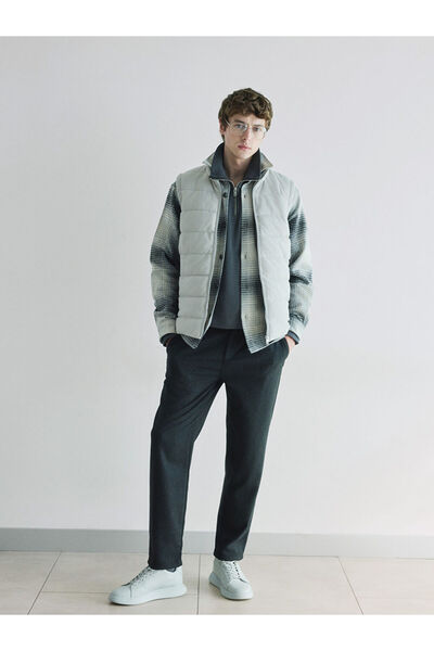 LC Waikiki سترة قابلة للنفخ للرجال من RMZ GİYİM FARKIYA ذات تصميم ضيق وياقة روبا