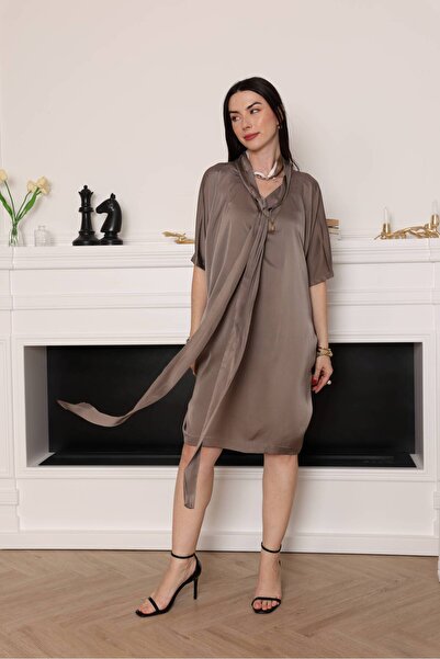 MEEMSEEN INDEPENDENT فستان حرير دريفت متوسط الطول