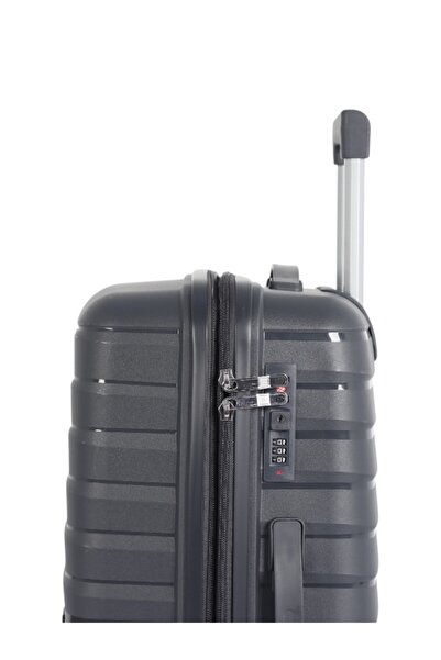 AVIATOR Luxury and complete travel bag set – 5 pieces made of highly durable, break-resistant polypropylene