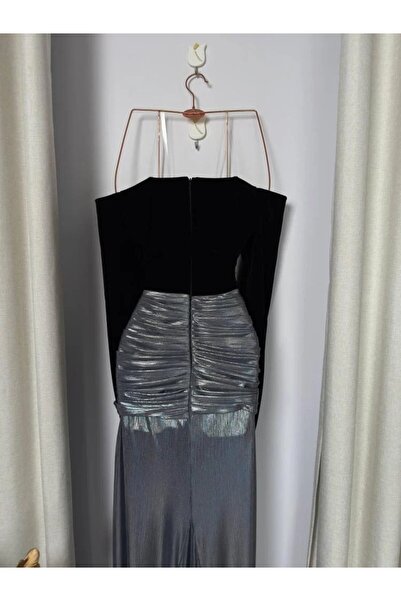 ADORA Luxurious evening dress with sleeves