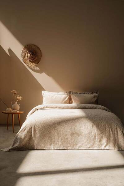 Barine Floral Jacquard Bedspread and Pillowcase Set