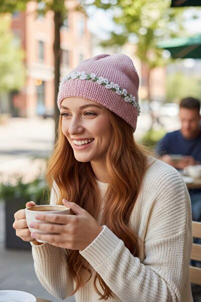Tokuşka Örme Nakış Çiçek Desenli İnci Boncuk İşlemeli Kadın Kışlık Bere