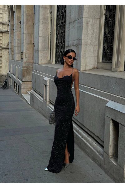 FH STLY TAŞ İŞLEMELİ ZİNCİR ASKILI YIRTMAÇ DETAYLI UZUN ELBİSE