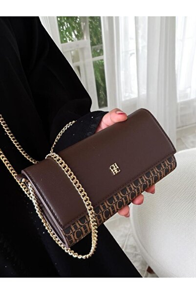 Generic A small bag with a classic pattern and a luxurious gold chain, a piece that highlights your elegance on every occasion.