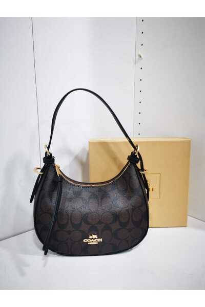 Generic A dark brown shoulder bag with a distinctive pattern, a practical and elegant design suitable for everyday wear and occasions.