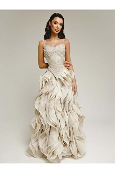 Generic The luxurious "Ivory Queen" dress with a corset cut