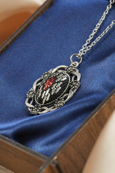 nicole gümüş Zamak Malzeme ve Amerikan Keteni Üzerine İşlenmiş El İşçiliği Tel Kırma Kolye