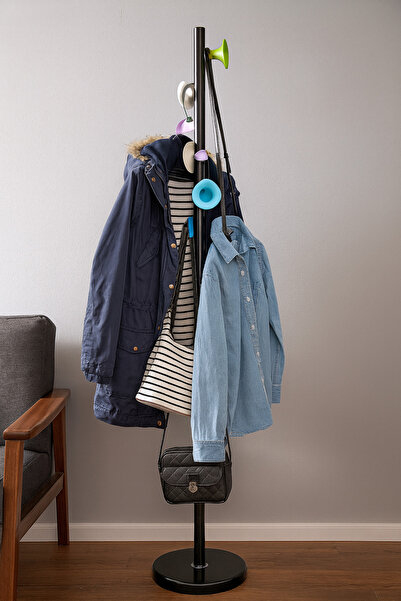SADANHOME A modern and durable floor-standing clothes rack for easy organization of your belongings.