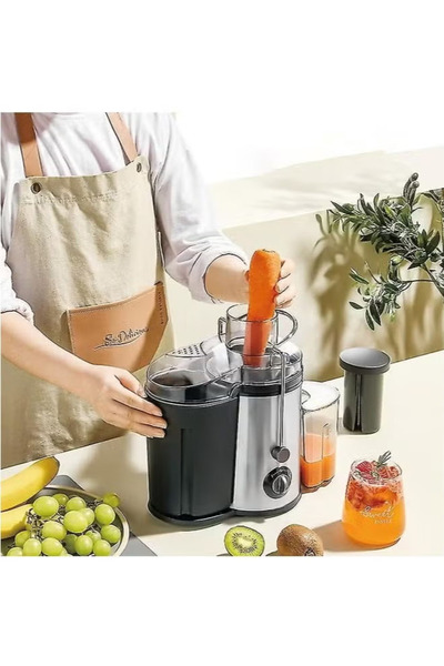 TOSCANA U Electric fruit and vegetable juicer with 800 watts of power and a 600 ml capacity, featuring a wide opening for juicing fruits and vegetables.